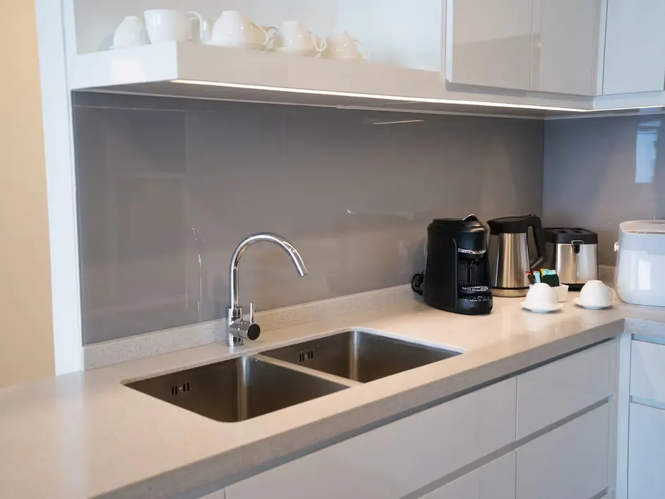 minimalist kitchen sink